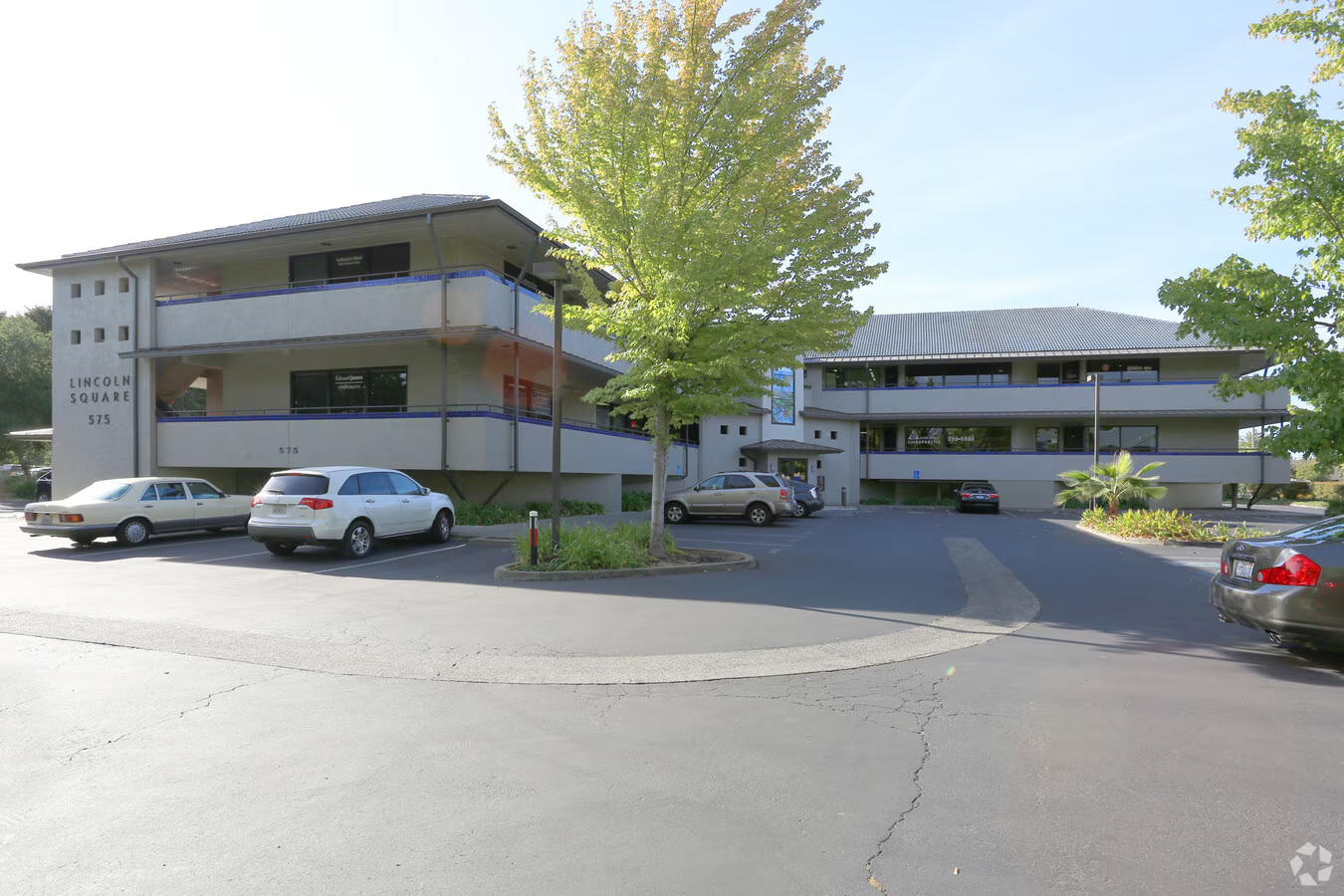 Street-level view of Lincoln Square 575 — the Napa office building where Whole Health Weight Loss Institute is located.